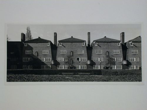 View of a façade of the East or West Block of De Dageraad [The Dawn], Henriëtte Ronnerplein, Amsterdam, Netherlands