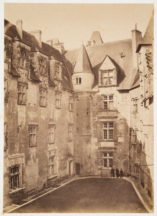 Cour du château de Pau, côté nord