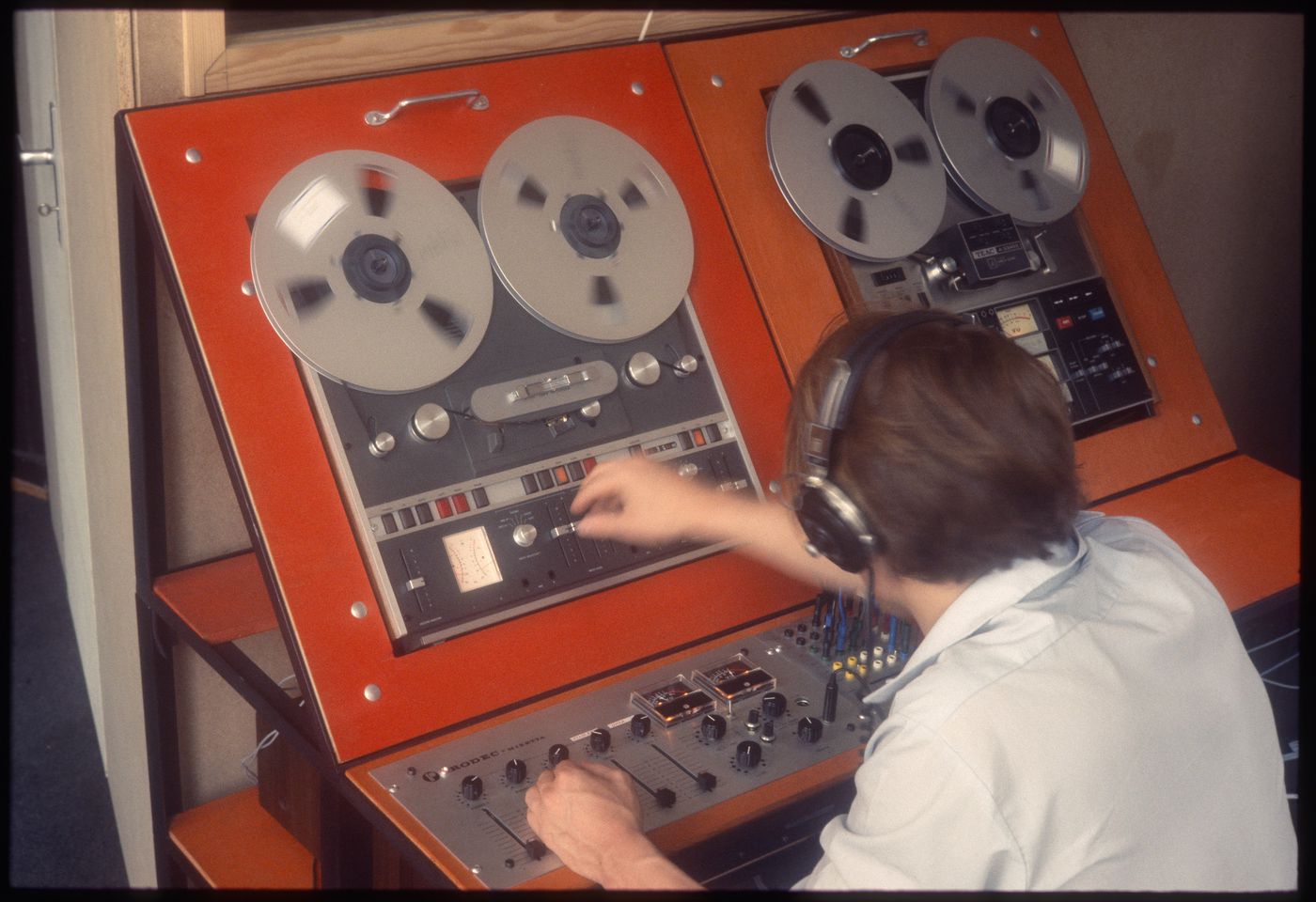 Slide for the project of "Multivisions" slides shows presentations about Chandigarh