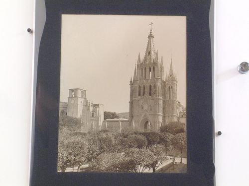 View of the principal façade of the Church of San Miguel Arcángel showing the Chapel of San Rafael on the left and the Plaza Allende in the foreground, San Miguel de Allende, Mexico