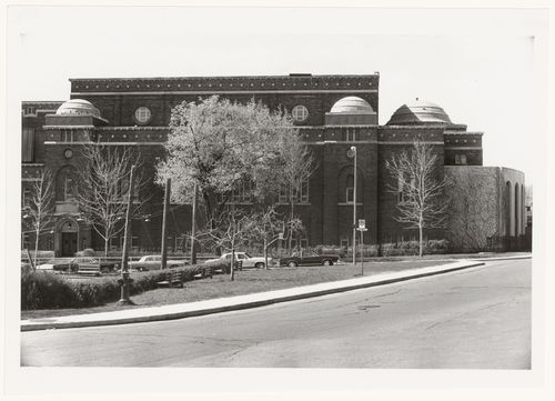 View of the lateral façade of Shaar Hashamayim Synagogue, 450 Kensington Avenue, Westmount, Québec