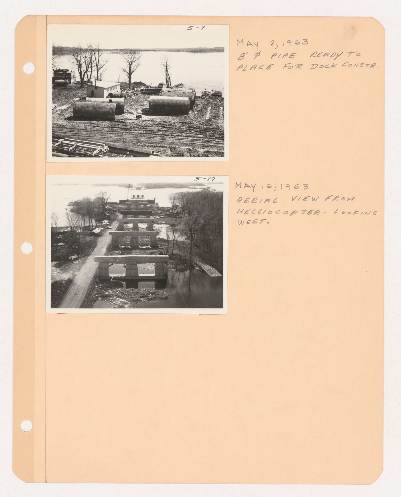Page d'un album de photographies relatives au pont de l'Île-aux-Tourtes, Senneville, Québec