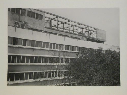 Partial view of the garden façade of the People's Commissariat for Finance (Narkomfin) Apartment Building showing the roof garden, 25 Novinskii Boulevard, Moscow