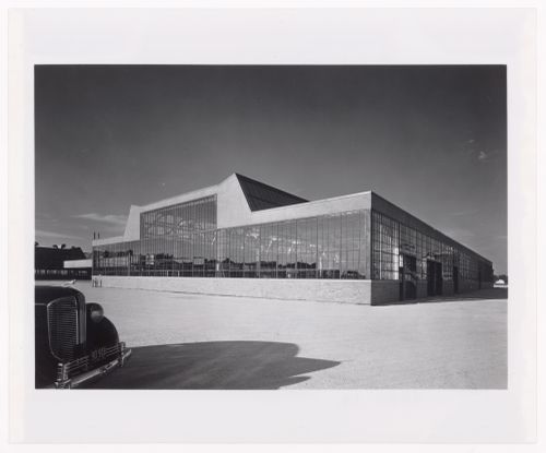 View of the principal and lateral façades of the Export Building, Half-Ton Truck Plant, Chrysler Corporation Dodge division, Mound and Eight Mile Roads, Detroit, Michigan