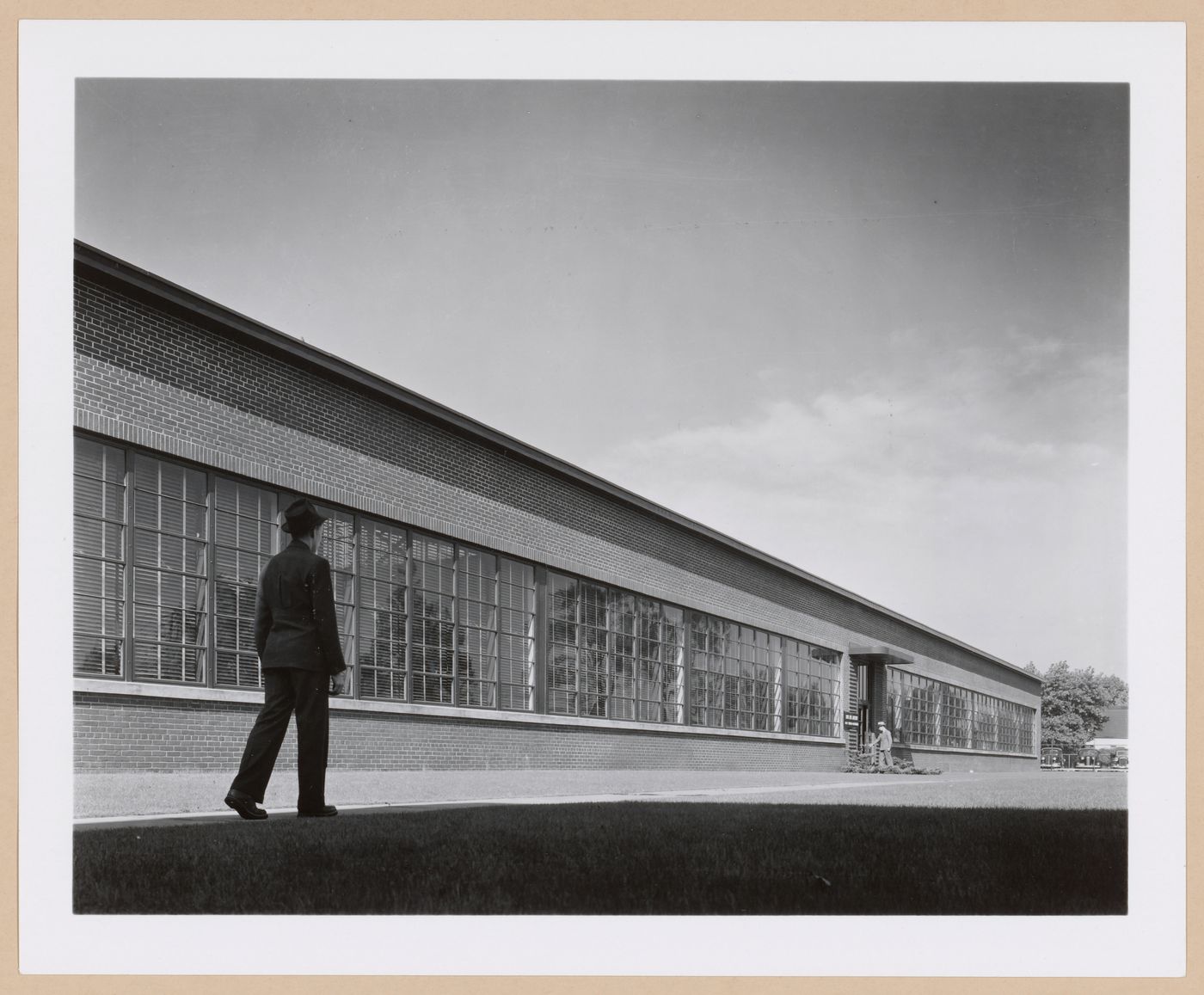 View of the principal façade of the addition to the Administration Building, Borg-Warner Corporation Long Manufacturing Company division Assembly [?] Plant, Detroit, Michigan