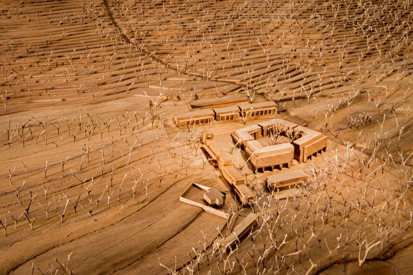 Weavers' Studio : site contour model showing surrounding landscape