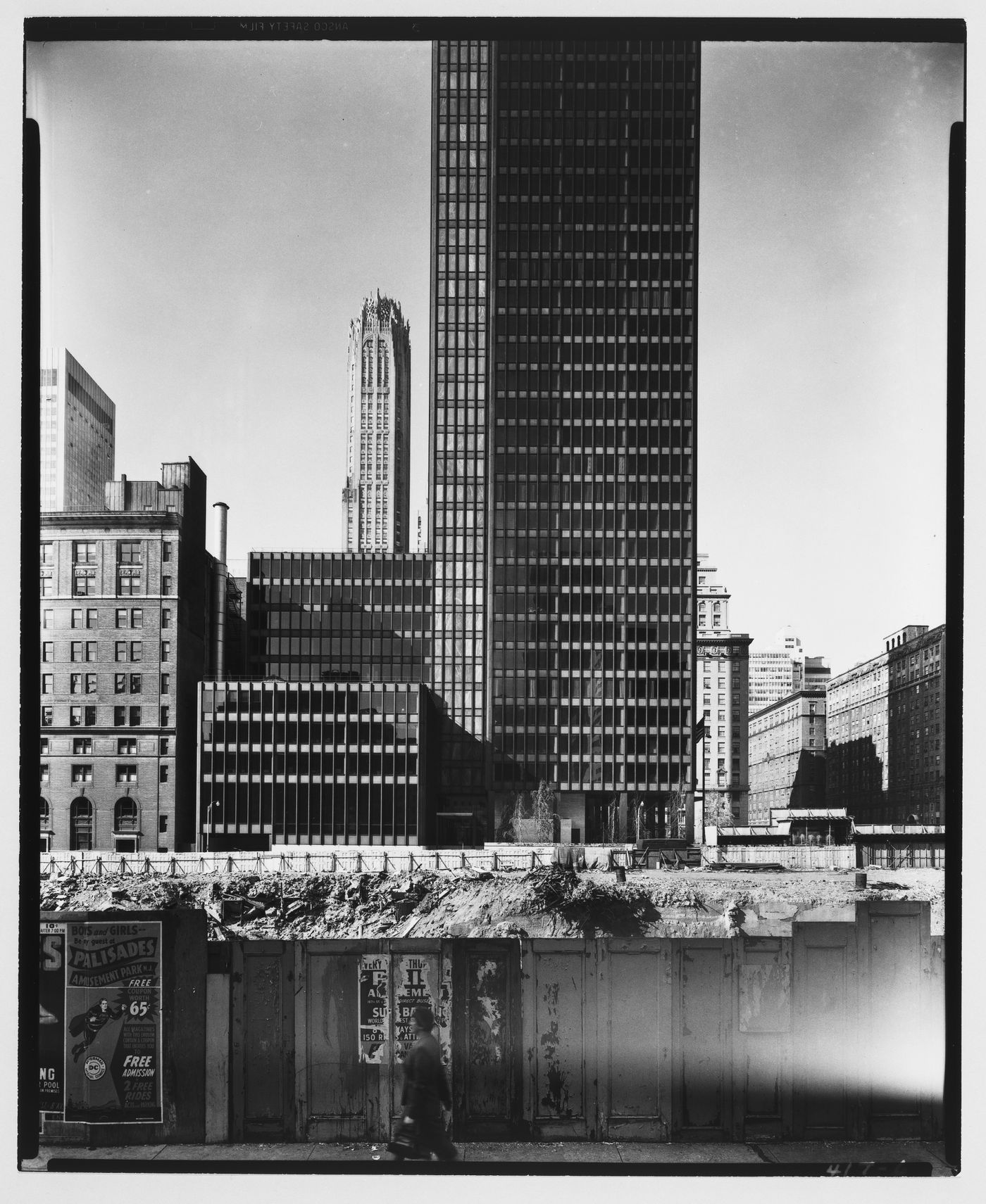 Partial view of the north façade of the Seagram Building from across a vacant lot, New York City