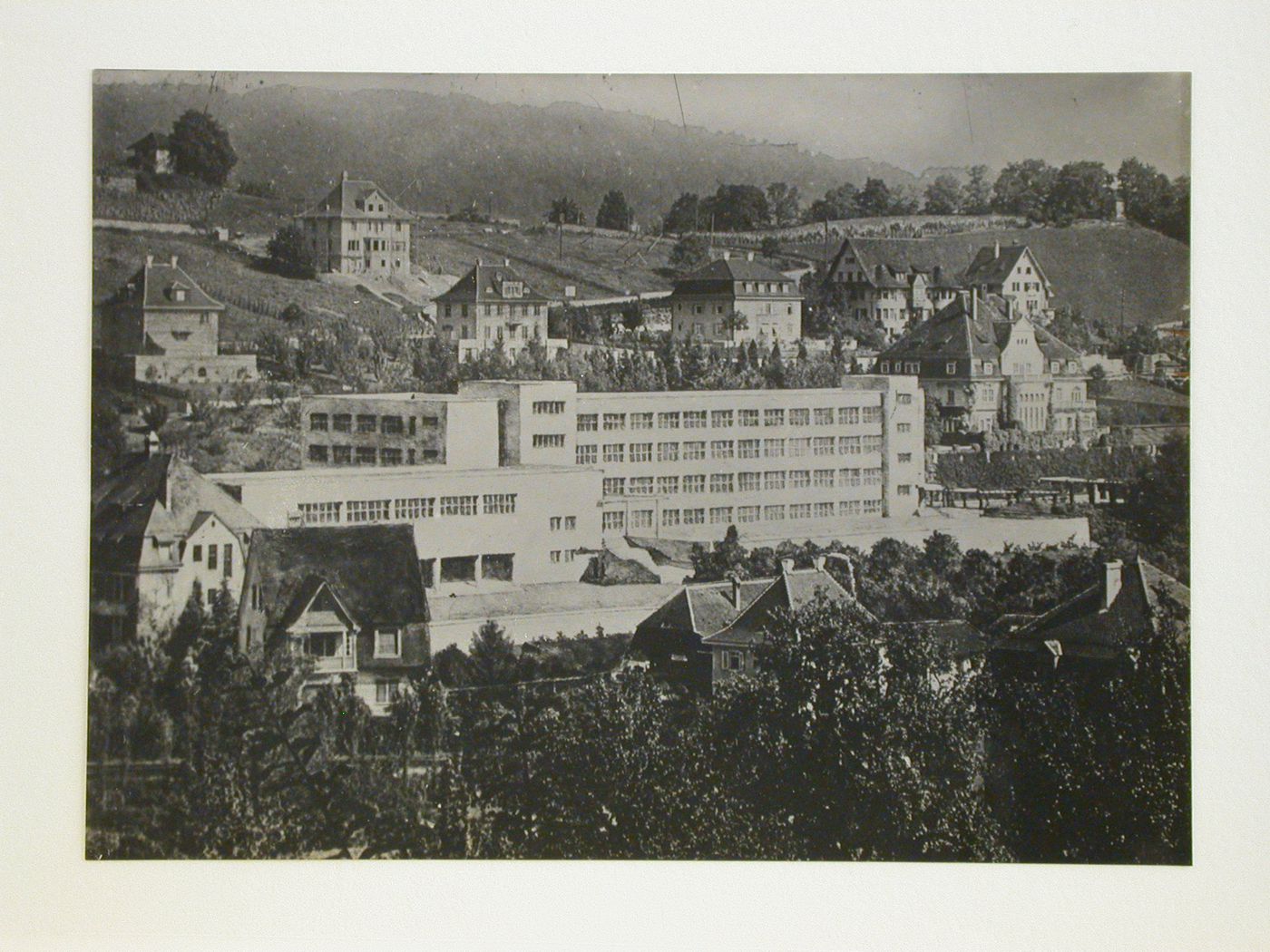 Ecole avec salle de gymnastique à Baden. Suisse. Richard Hachler, architecte à Senzburg, Suisse