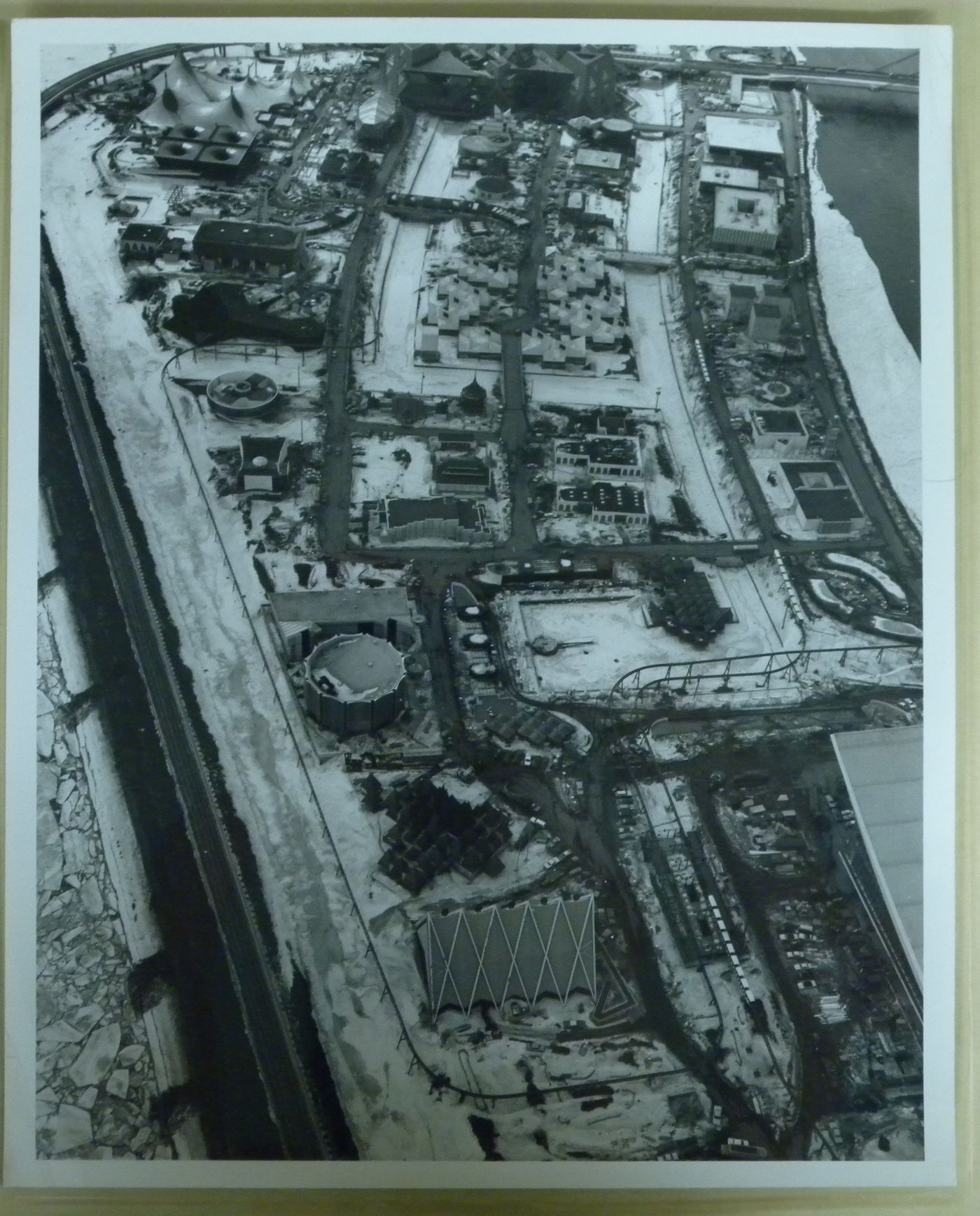 Aerial winter view of the Île Notre-Dame with its pavilions, Expo 67, Montréal, Québec