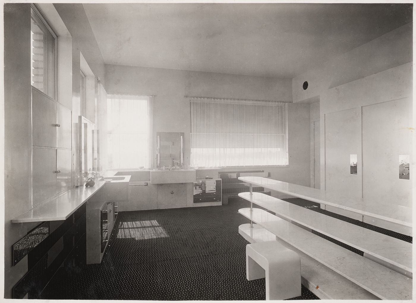 Vue de la salle de bains des parents, Villa Cavrois à Croix, France