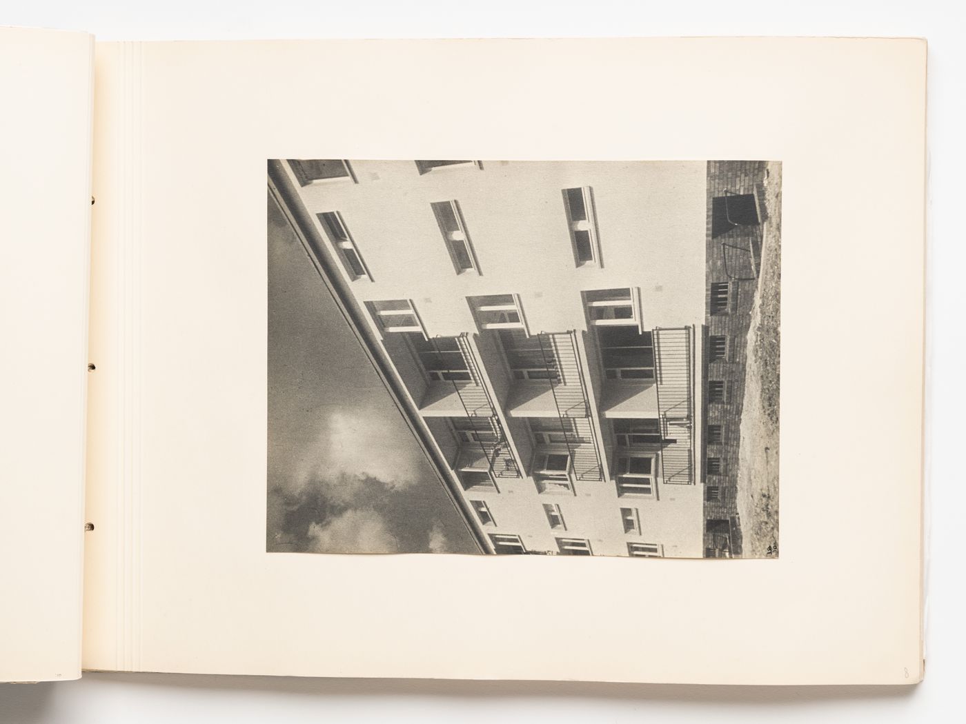 Exterior view of type B housing units, Hellerhof Housing Estate, Frankfurt am Main, Germany