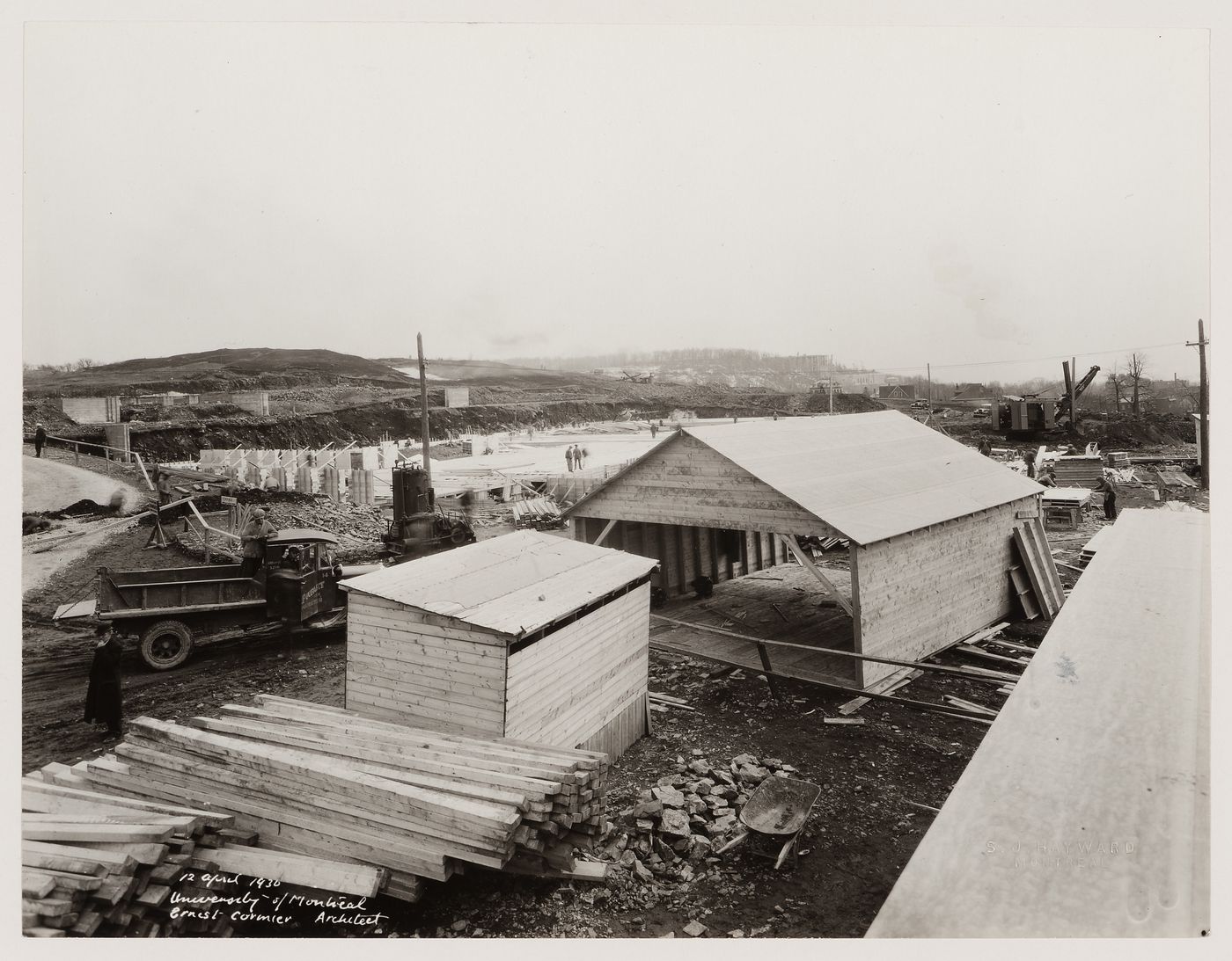 Photographie du chantier de construction, Pavillon principal et campus, Université de Montréal, Montréal, Canada