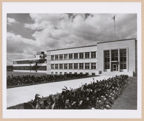 View of the principal façade of the Administration Building and Assembly Building, General Motors Corporation Linden division Automobile Assembly Plant, Linden, New Jersey