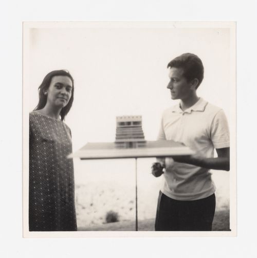 Photograph of models for Viviendas en el espacio, Buenos Aires, Argentina