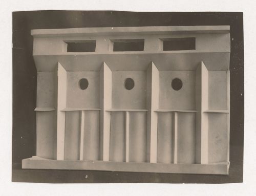 Photograph of a student model on the topic "Construction of Frontal Surface Based on Vertical, Horizontal and Inclined Combination of Two or More Rhythmical Rows" for the "Space" course at the Vkhutemas, Moscow