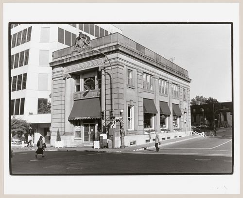 View of the principal and lateral façades of the Henrietta Antony Inc. antique store (formerly a Royal Bank of Canada), 4192 Sainte-Catherine Street, Westmount, Québec