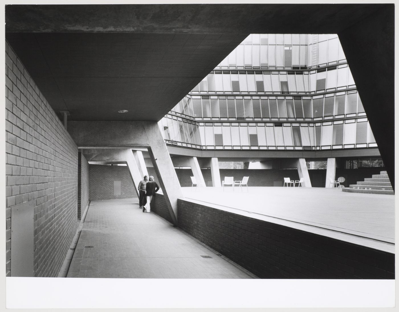 Florey Building, Queen's College, University of Oxford, Oxford, England: exterior view