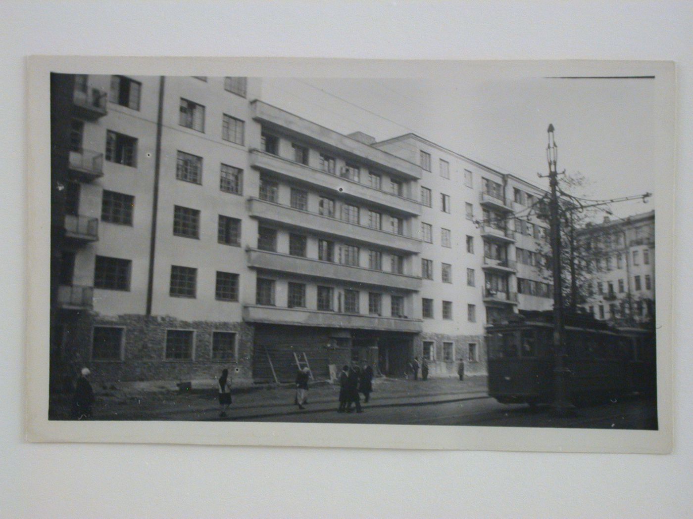 View of the principal façade of an unidentified apartment house