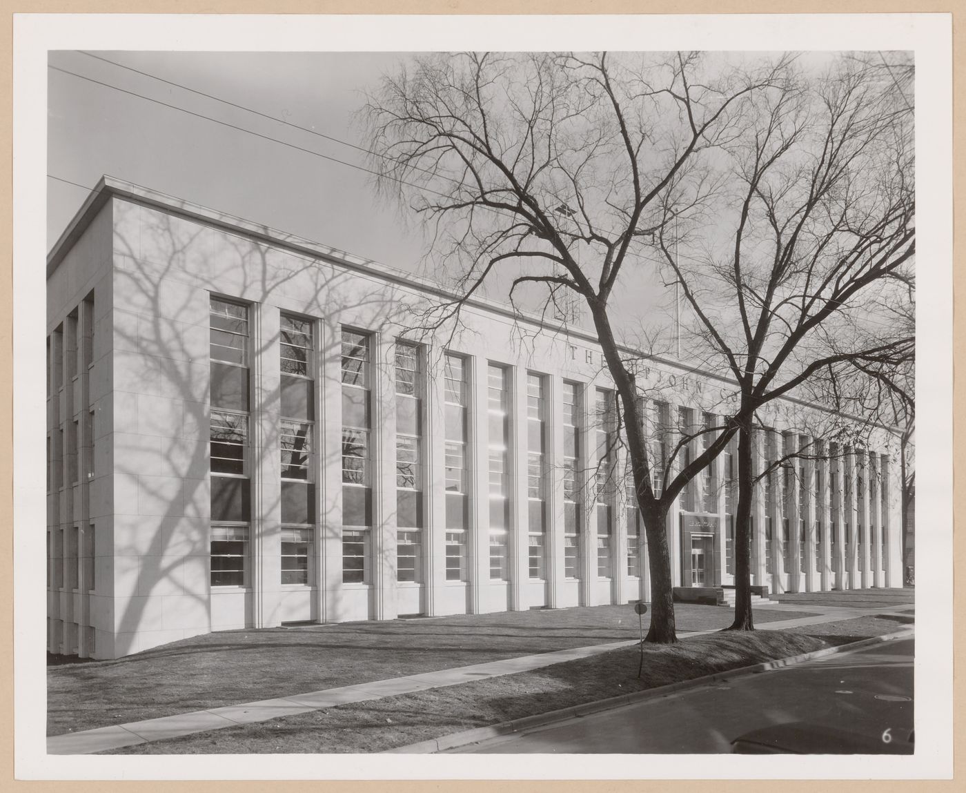 View of the principal façade of the Administration Building, The Upjohn Company Assembly Plant, Kalamazoo, Michigan