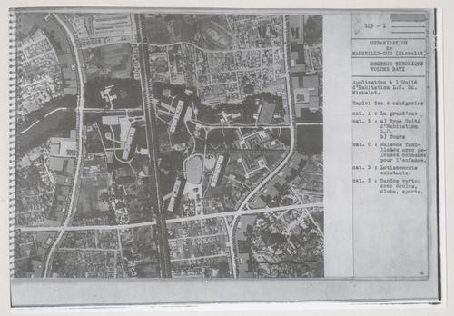 Photograph of an aerial photograph showing a finished model [?] for the urban development of Marseille-Sud with Unités d'habitation, single-family dwellings, existing lots and "bandes vertes" with schools, and recreation buildings, Marseille, France