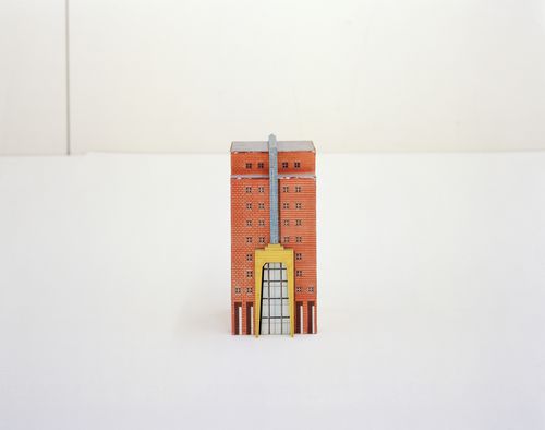 Questioning Pictures: Photograph of study model for the tower of the services centre of the Parco tecnologico by Aldo Rossio, 1933
