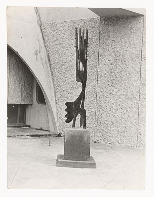 Photograph of an unidentified sculpture