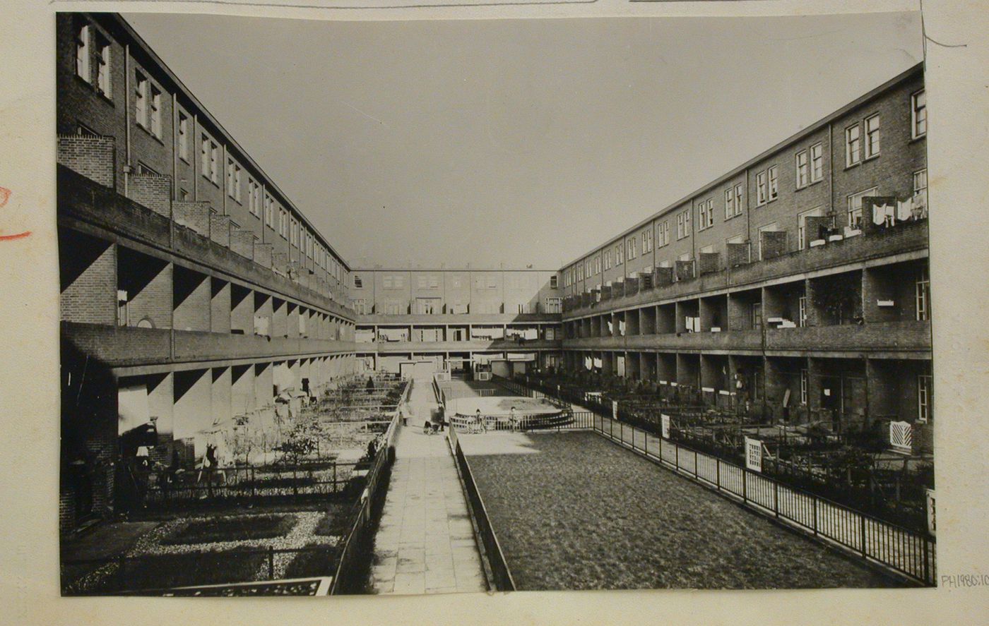 Bloc de maisons ouvrières. Hollande. J.J.P. Oud, architecte à Rotterdam