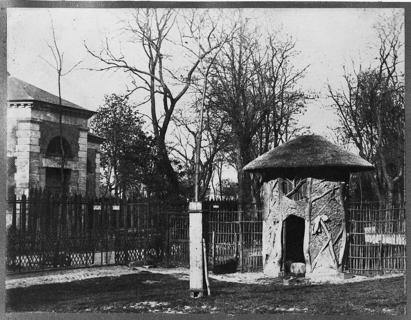 Jardin des Plantes, Hut for sheep, Paris, France