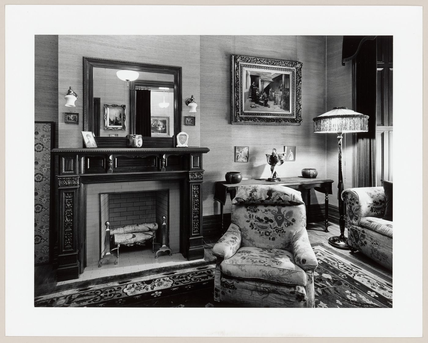 Interior view of the living room of Slessor House showing the fireplace, 1538 avenue Dr. Penfield, Montréal, Québec