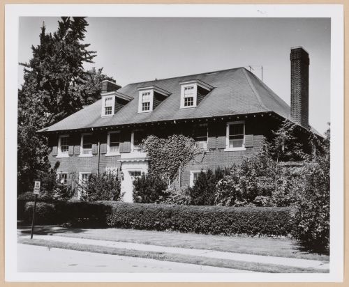 View of the principal façade of the Frank and Robert Kuhn house, McKinley Road, Grosse Pointe Farms, Michigan