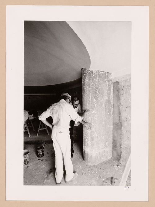 Álvaro Siza and two men on construction site of Apartamento J. M. Teixeira, Póvoa de Varzim, Portugal
