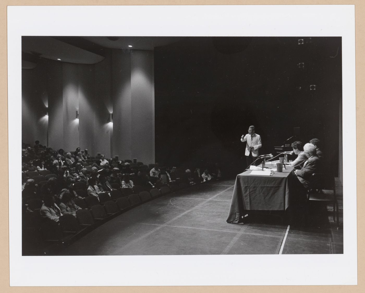 Photograph showing Roberto Unger speaking at the Anyone conference