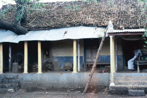 View of house with roof extension used for the Human Settlement Training Package "Package 1: Planning guidelines"