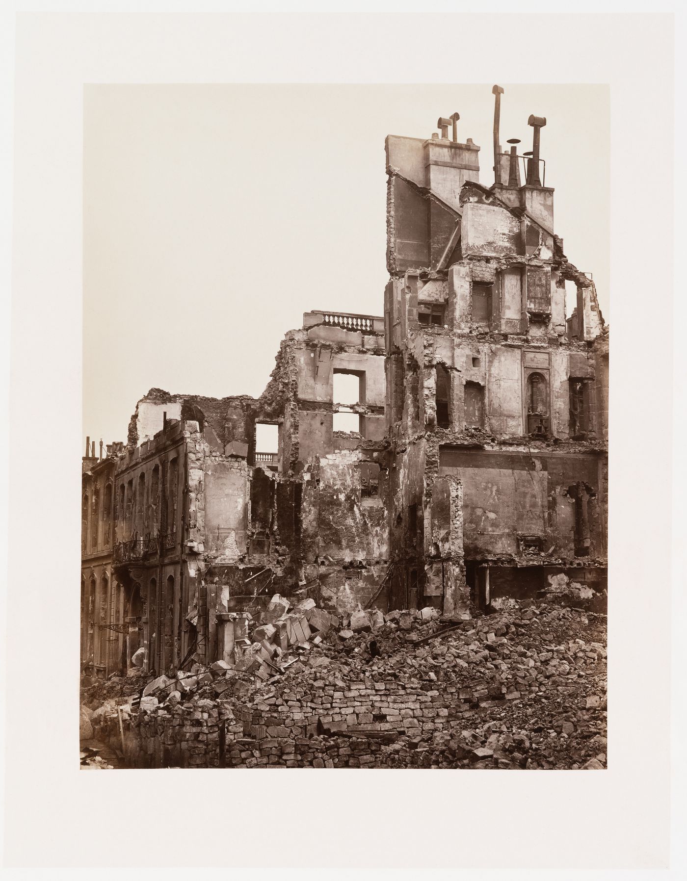 Buildings in ruins, Commune de Paris