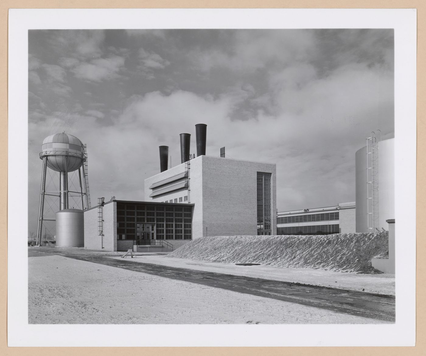 View of the south and east façades of the Boiler House, Ford Motor Company Lincoln-Mercury division Automobile Assembly Plant, Saint Louis, Missouri