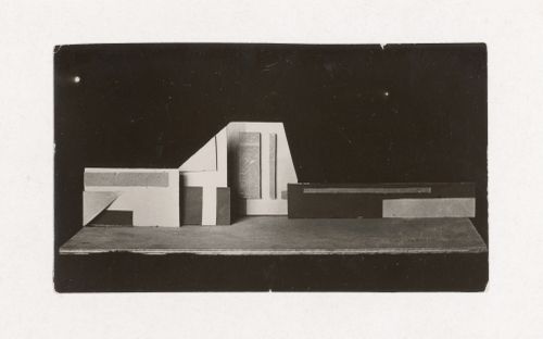 Photograph of a student model on the topic "Complex Frontal Composition Based on Nuance and Contrast Combination of Plastic and Shade and Using Elements of Rhythm" for the "Space" course at the Vkhutein, Moscow