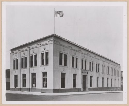 View of the principal and lateral façades of the Muskegon Chronicle Building, Muskegon, Michigan