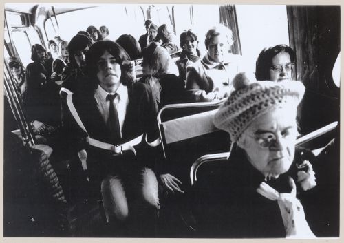 Photograph of students on a bus for Vestirsi Di Siede