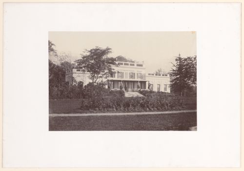 Bois de Boulogne, view of le péristyle à caryatides, Château de Longchamps, Paris, France