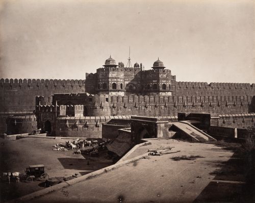View of the Agra Fort from the top of the enceinte, showing the Delhi Gate on the left, Agra, India