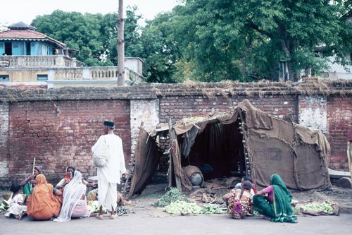View of street merchants used for the Human Settlement Training Package "Package 1: Planning guidelines"