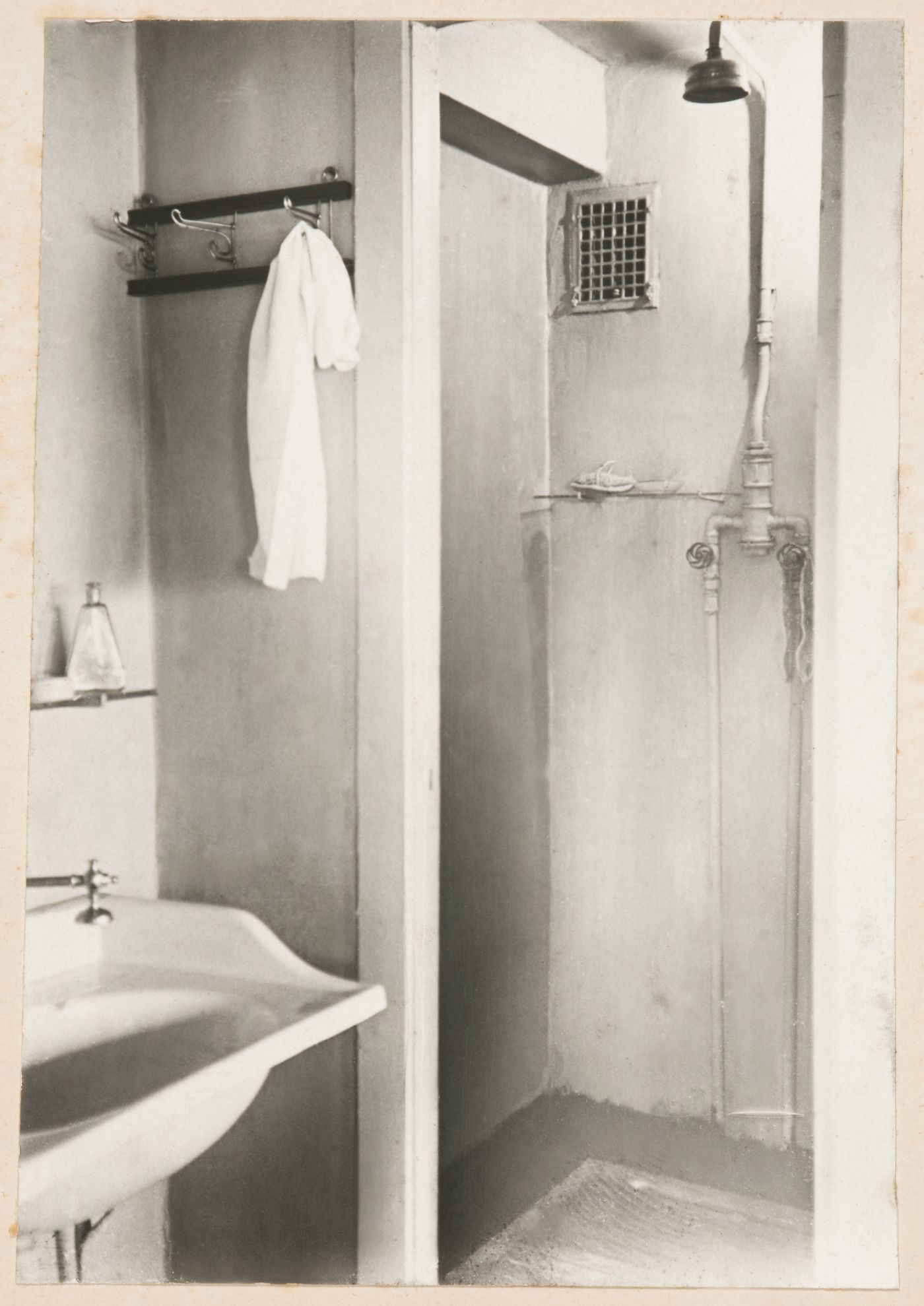 Interior view of a Type F unit apartment showing a bathroom, 8 Gogolevskii Boulevard, Moscow, USSR