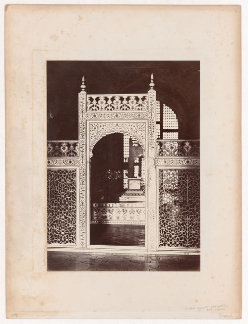 Interior view of a jali and the sarcophagi of Shahjahan and Mumtaz Mahal, Taj Mahal, Agra, India