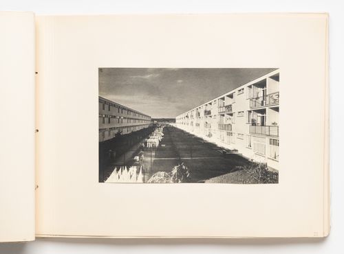 View of gardens between type A housing units, Hellerhof Housing Estate, Frankfurt am Main, Germany