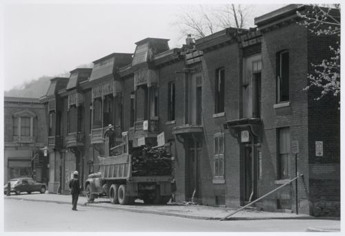 Milton Park Project: Beginning of demolition of 289/299 Prince Arthur West, Montréal, Québec