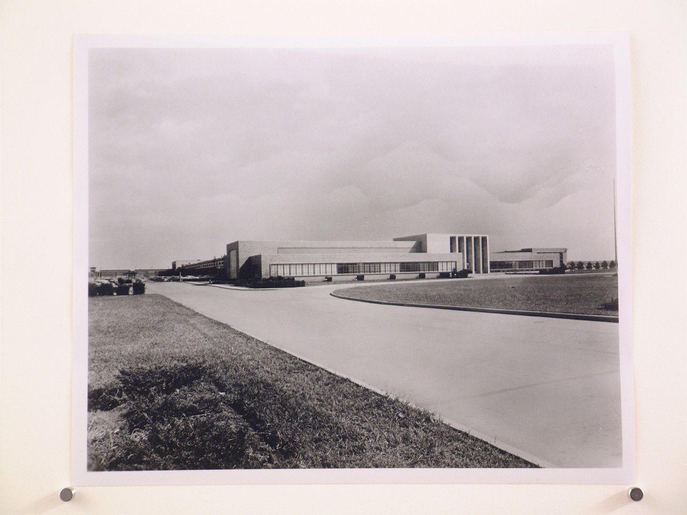 View of the north and west façades of the Administration Building, Ford Motor Company Lincoln-Mercury division Automobile Assembly Plant, Saint Louis, Missouri