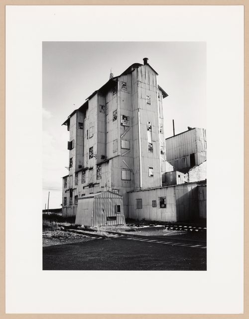 Abandoned coal silos, Bienfait Coal Co. Ltd., Estevan, Saskatchewan, from the series The Forms of Canadian Industrial Architecture