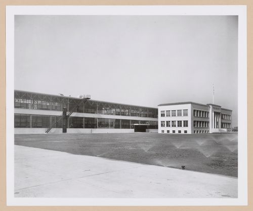View of the principal and lateral façades of the Administration Building and Manufacturing Building, General Motors Corporation Southern California division Automobile Assembly Plant, Los Angeles, California