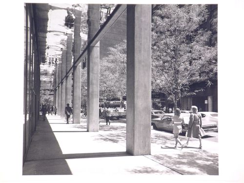 Partial view of the arcade of the 200 West Monroe Building, Chicago, Illinois, United States