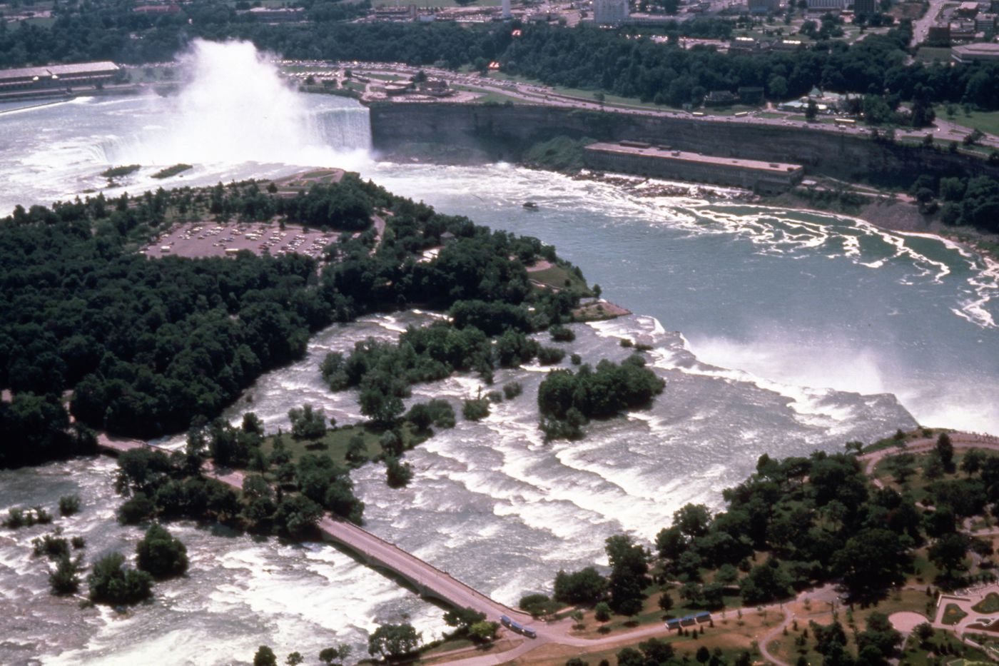 Photograph of Niagara Falls for research for Olmsted: L'origine del parco urbano e del parco naturale contemporaneo